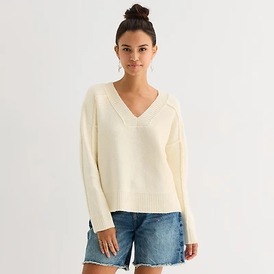 Arizona Juniors Womens V Neck Long Sleeve Pullover Sweater
