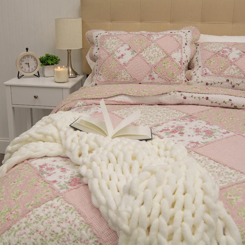 Donna Sharp Strawberry Garden 3-pc. Hypoallergenic Quilt Set