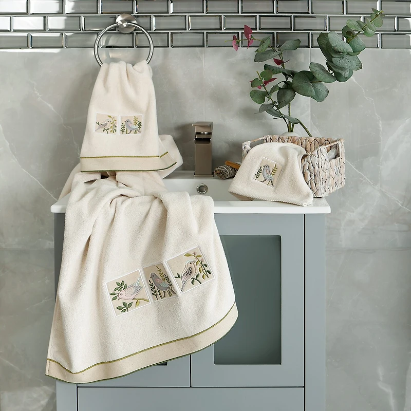 Linum Home Textiles Belinda 2-pc. Embellished Animal Bath Towel