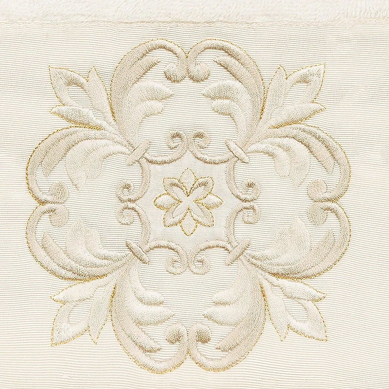Linum Home Textiles Alyssa Embellished 2-pc. Medallion Bath Towel