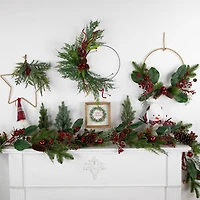 Northlight 17" Foliage Pinecones And Berries Artificial Wreath