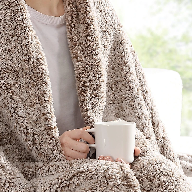 Eddie Bauer Lookout Mountain Heated Midweight Blanket