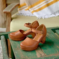 BOC by Born Gia Womens Round Closed Toe Clogs