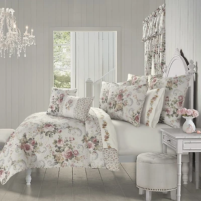 Royal Court Chablis Floral Quilt Set