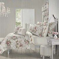 Royal Court Chablis Floral Quilt Set