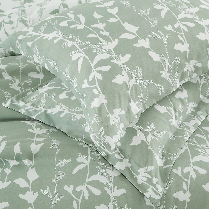 Stratford Park Marissa Leaves Easy Care Comforter Set