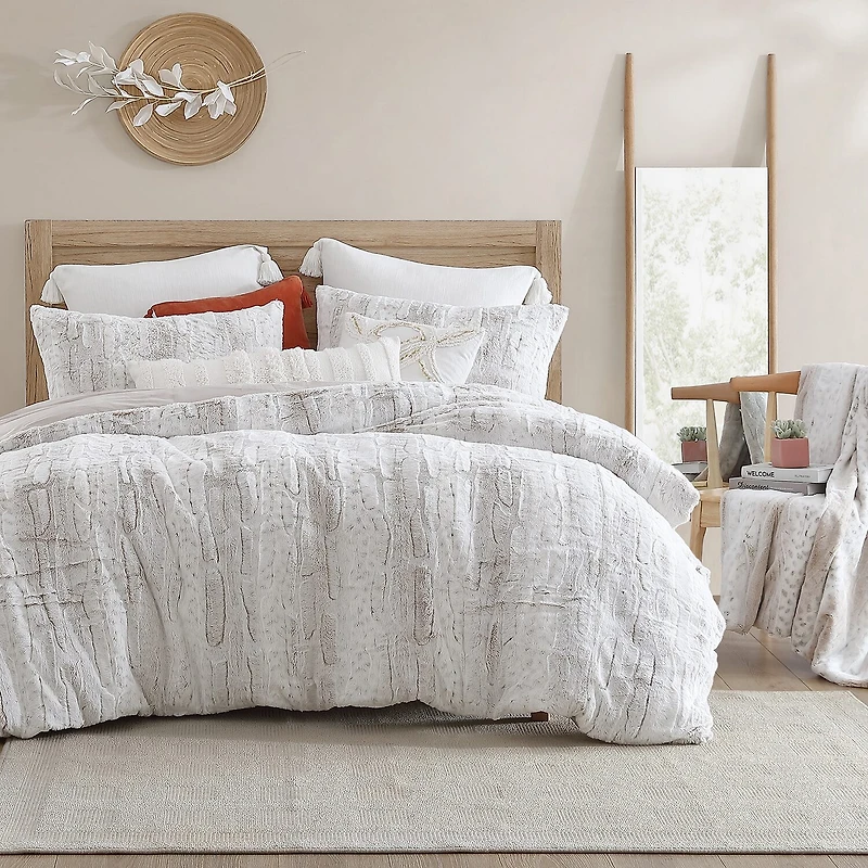 CHF Snow Leopard 3-pc. Comforter Set