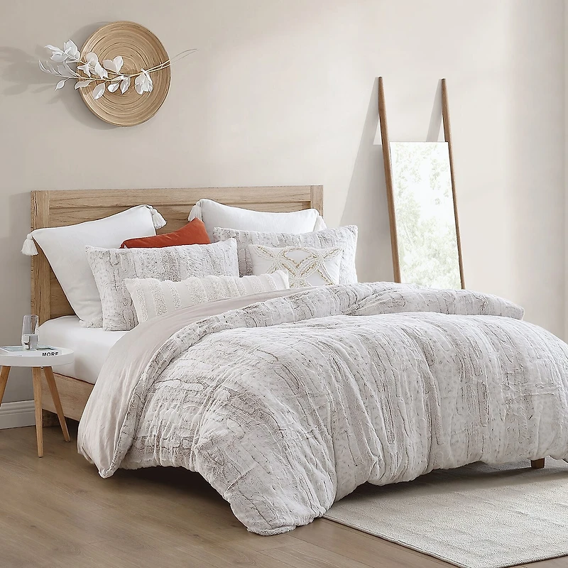 CHF Snow Leopard 3-pc. Comforter Set