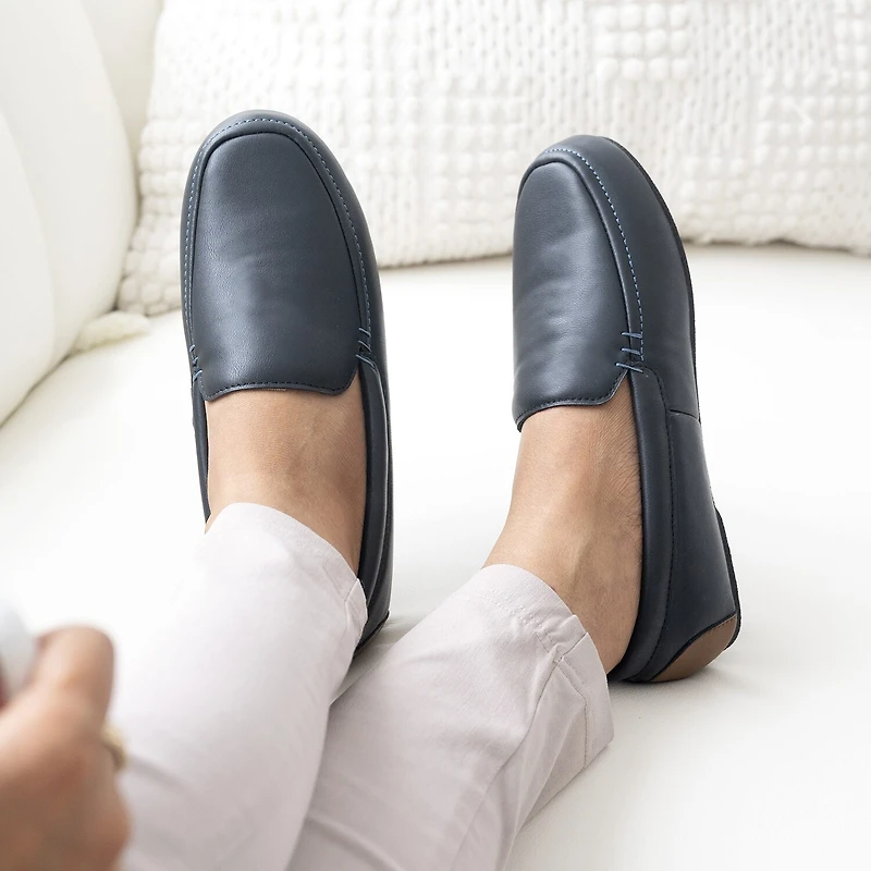Isotoner Womens Moccasin Slippers