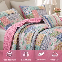 Intelligent Design Summer Patchwork Reversible Quilt Set with Decorative Pillow