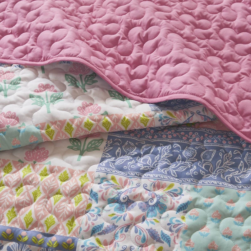 Intelligent Design Summer Patchwork Reversible Quilt Set with Decorative Pillow