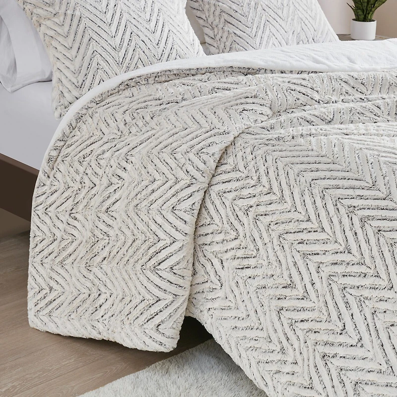 Madison Park Aurora Ultra Plush Down Alternative Easy Care Comforter Set