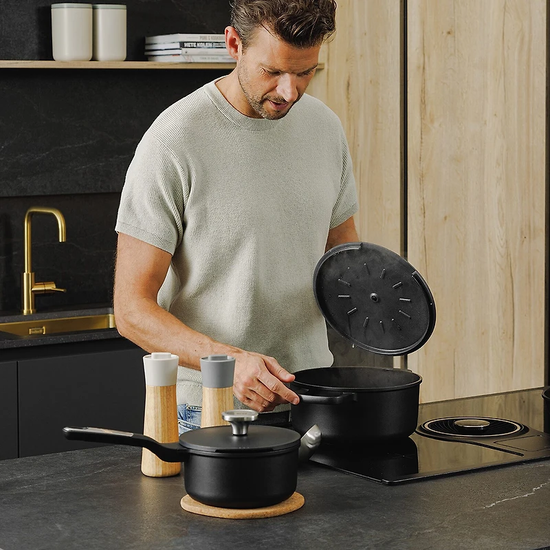 BergHOFF Leo Phantom Ceramic -qt. Non-Stick Stockpot
