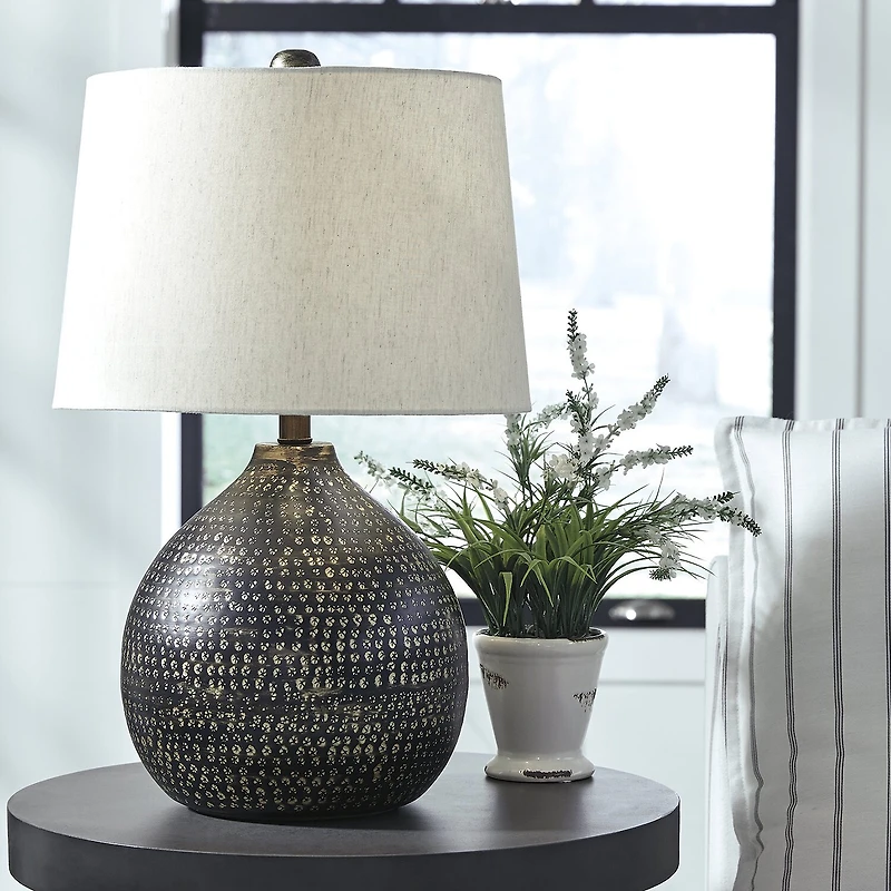 Signature Design by Ashley® Maire Metal Table Lamp