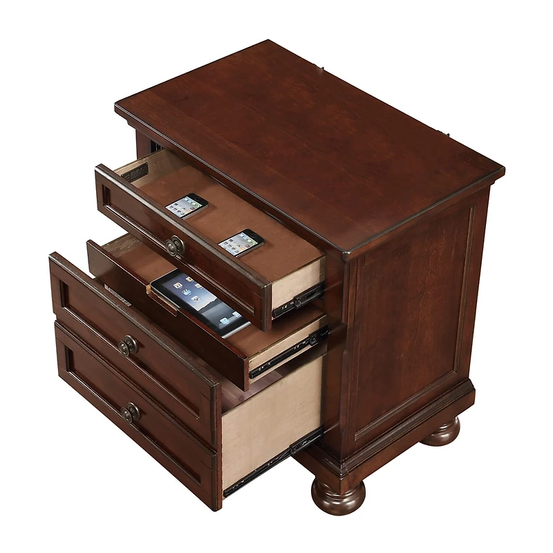 AVALON FURNITURE Hudson 3-Drawer Nightstand