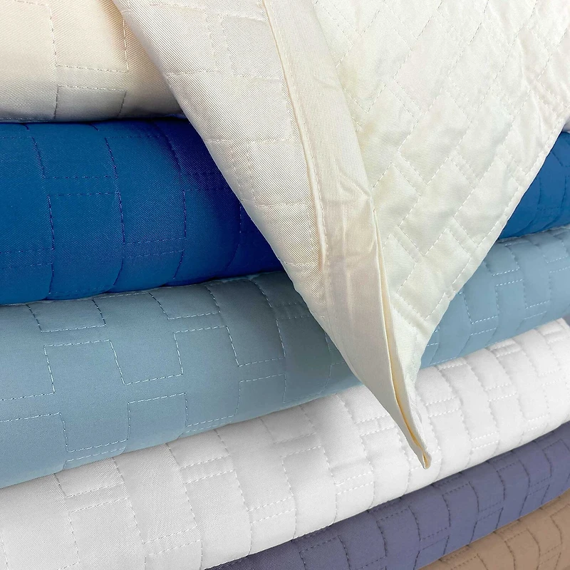 Bedvoyage Rayon from Bamboo Hem Coverlet