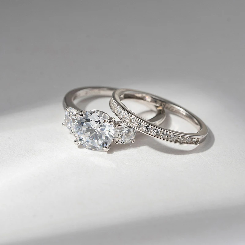 Diamonart Womens Cubic Zirconia Sterling Silver Round 3-Stone Engagement Ring