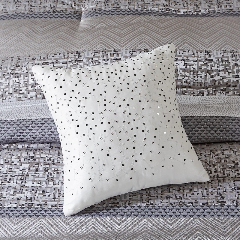 Madison Park Melody 6-Pc Reversible Jacquard Quilt Set With Throw Pillows