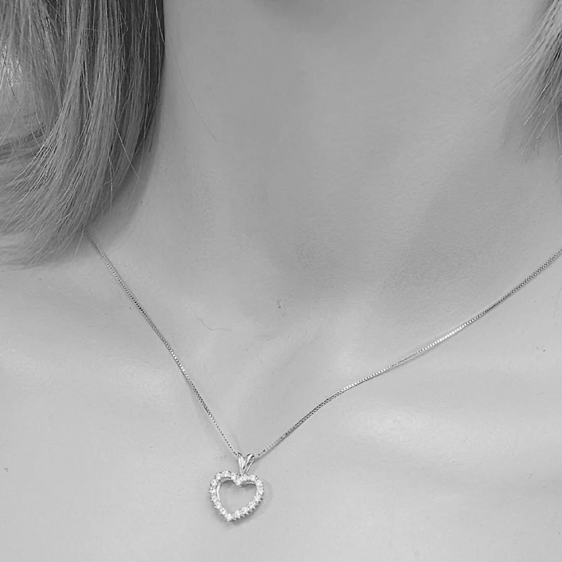 Womens 1/4 CT. T.W. Natural White Diamond 10K Gold Heart 18 Inch Pendant Necklace