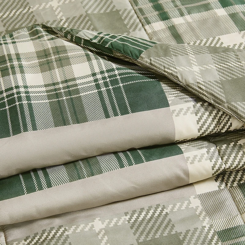 Mossy Oak Bear Patchwork Comforter