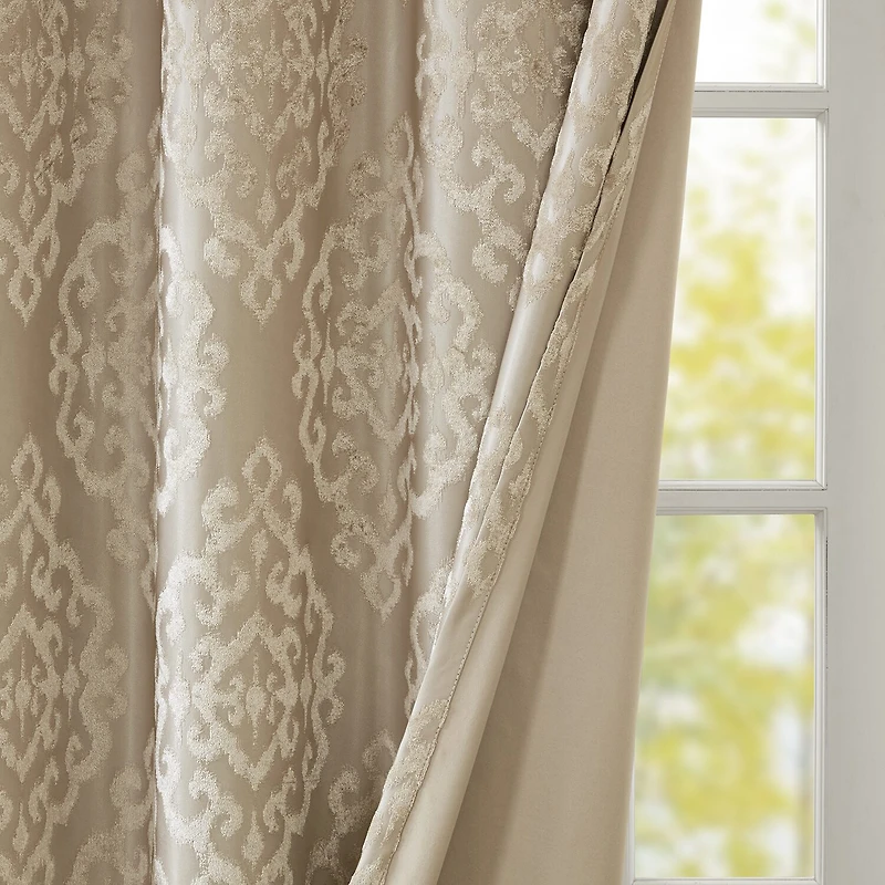 Madison Park Elysia Knitted Jacquard Damask Grommet Top Energy Saving 100% Blackout Single Curtain Panel