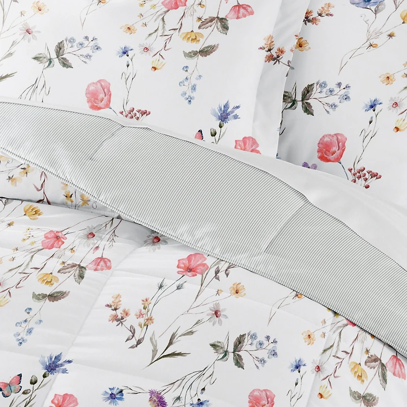 Casual Comfort Meadow Floral Midweight Down Alternative Comforter Set