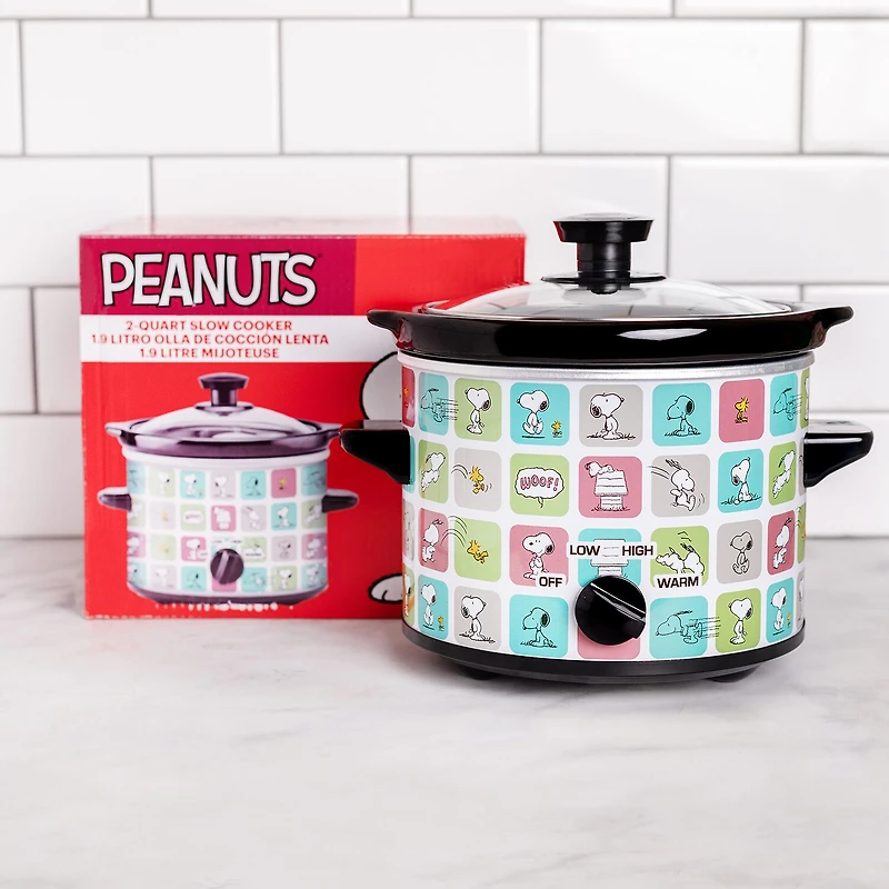 Uncanny Brands Peanuts 2 Quart Slow Cooker- Snoopy & Woodstock Appliance