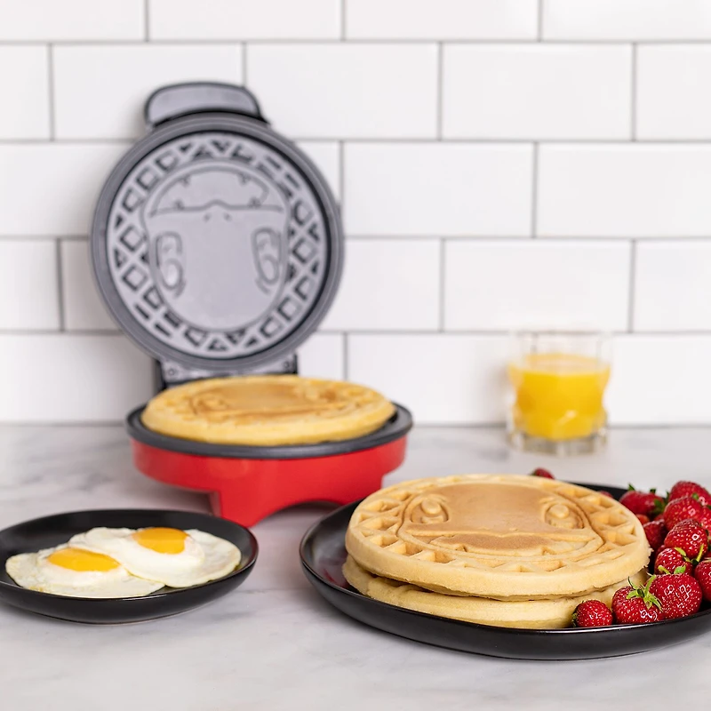 Uncanny Brands Pokémon Charmander Waffle Maker - Make Bounty Charmander Waffles - Kitchen Appliance