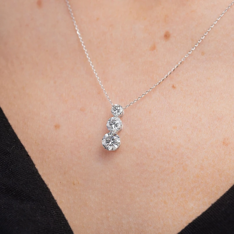 Floating Diamonds (F / Vs2) Womens CT. T.W. Lab Grown White Diamond 14K Gold Round 18 Inch Pendant Necklace