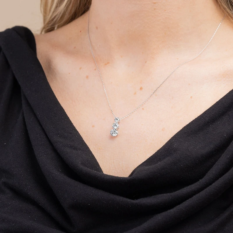 Floating Diamonds (F / Vs2) Womens CT. T.W. Lab Grown White Diamond 14K Gold Round 18 Inch Pendant Necklace