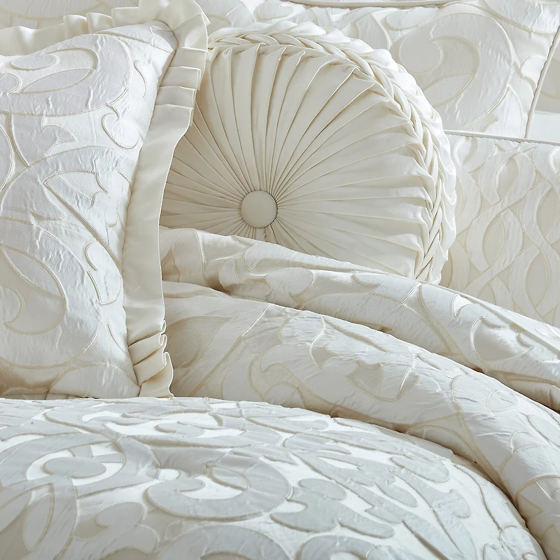 Queen Street La Grande Ivory Round Throw Pillow