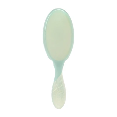 The Wet Brush Pro Pearlescent Aura Detangler