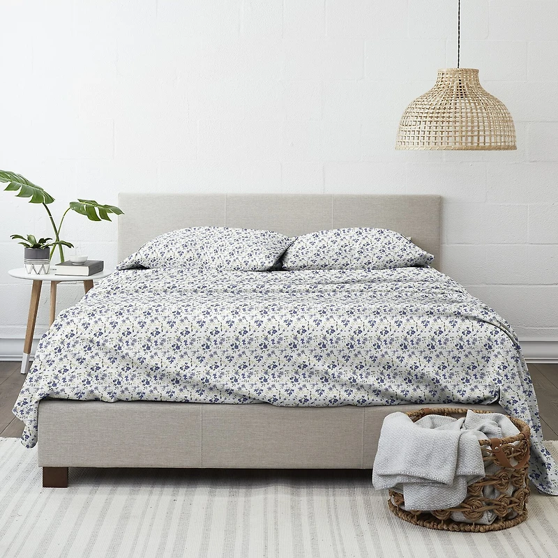 Casual Comfort™ Premium Ultra Soft Blossoms Sheet Set