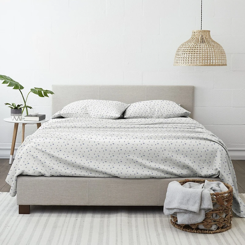 Casual Comfort™ Premium Ultra Soft Floral Pattern Sheet Set