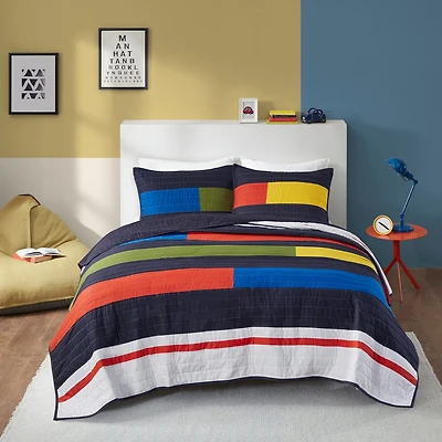 Intelligent Design Emmett Stripe Quilt Set