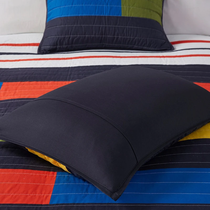 Intelligent Design Emmett Stripe Quilt Set