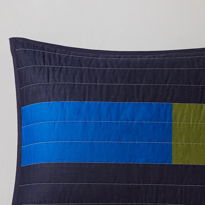 Intelligent Design Emmett Stripe Quilt Set
