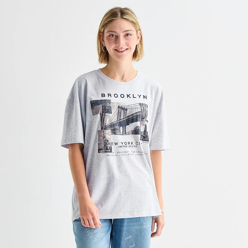 New World Brooklyn Womens Juniors Crew Neck Short Sleeve Oversized Graphic T-Shirt