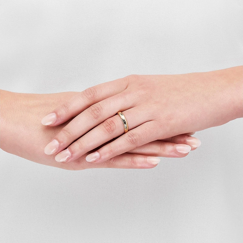 Womens 4MM 14K Gold Heart Round Band