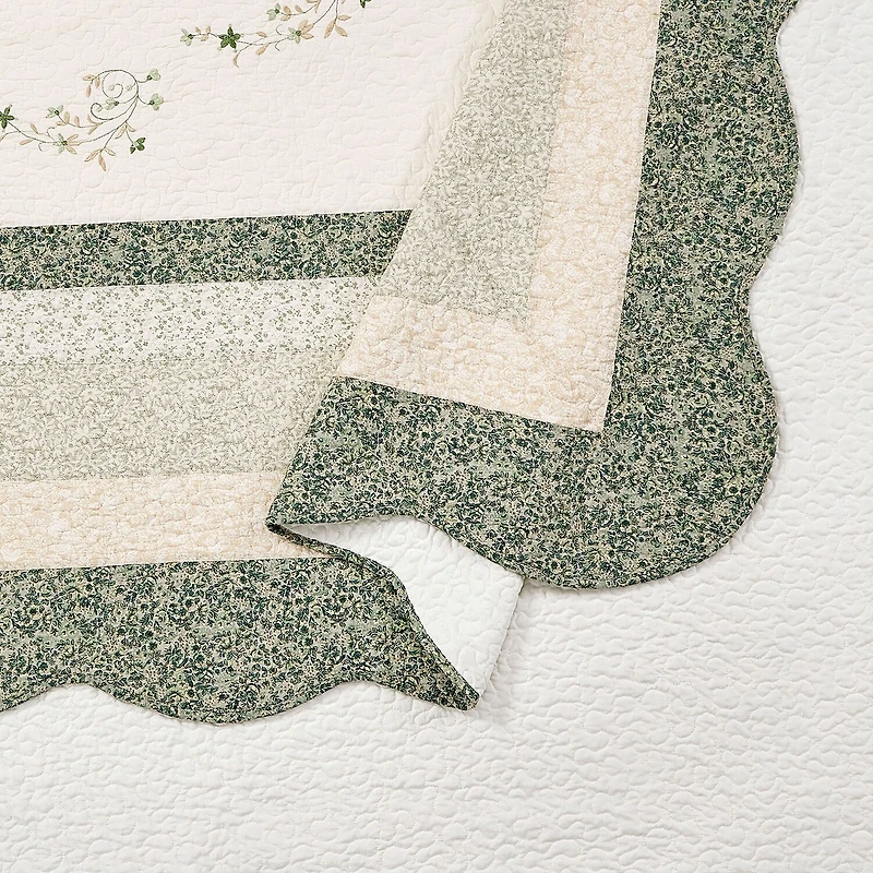 Modern Heirloom Harper Pieced Floral Bedspread