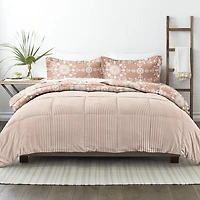 Casual Comfort Daisy Medallion Reversible Down-Alternative Comforter