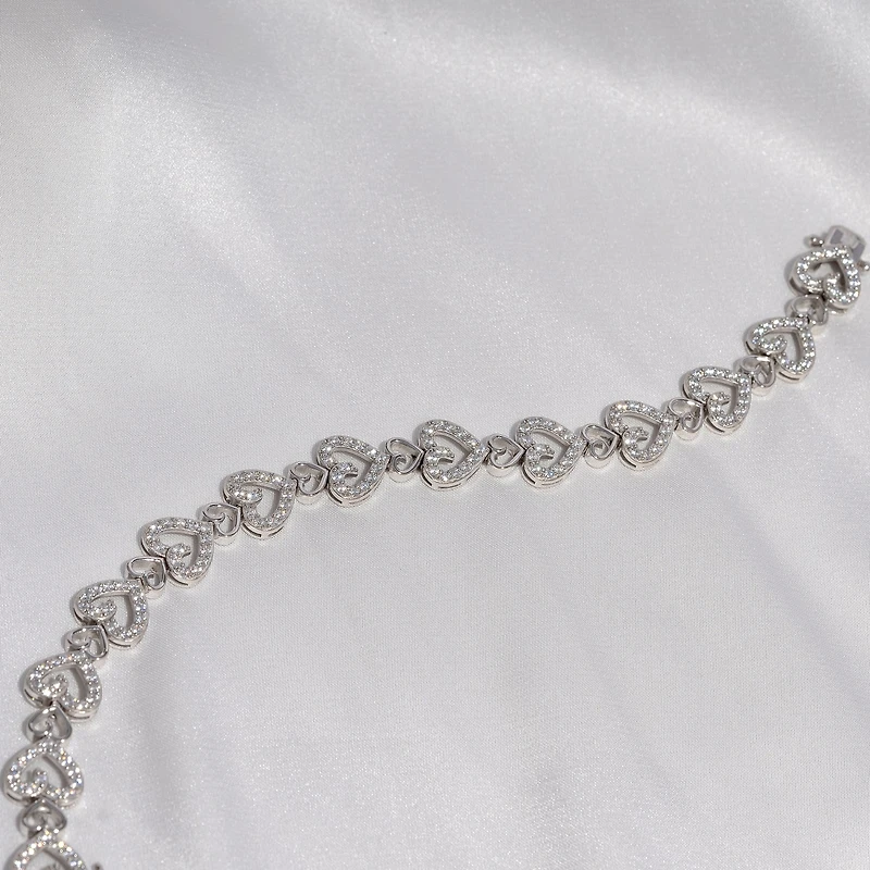 Diamonart Womens Cubic Zirconia Sterling Silver Heart 7.25 Inch Tennis Bracelet