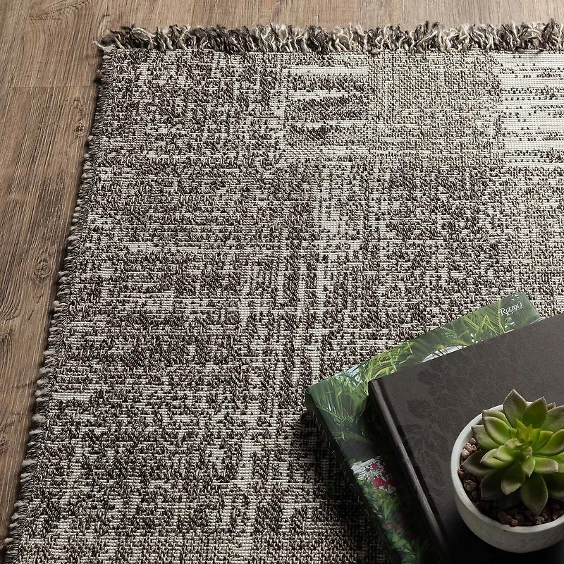 Covington Home Geneva Textured Geometric 39"X60" Indoor Outdoor Rectangular Accent Rug