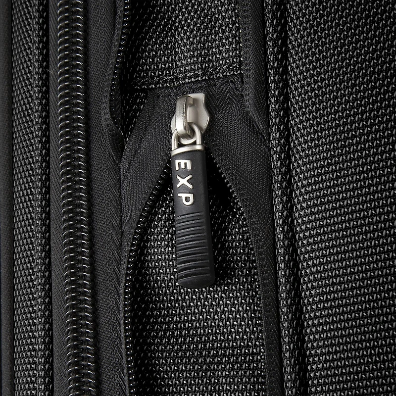Skyway Sigma 7 24 Inch Softside Checked Spinner Luggage