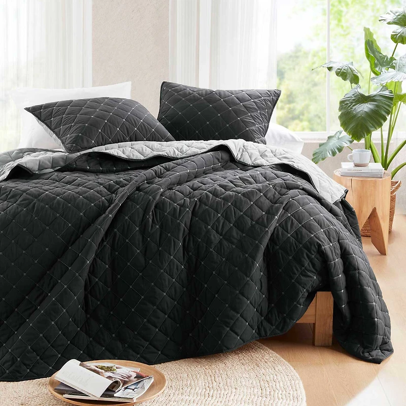 Madison Park Bianca Stripe 7-pc. Midweight Comforter & Coverlet Set