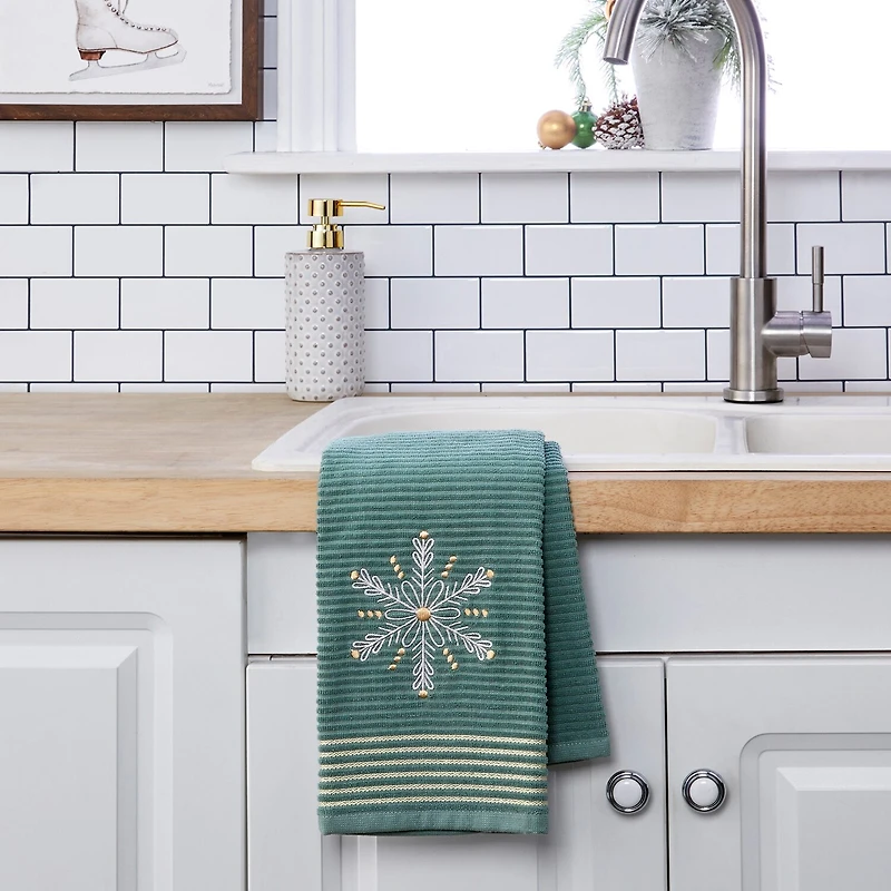 Saturday Knight Snowflake 2-pc. Hand Towel