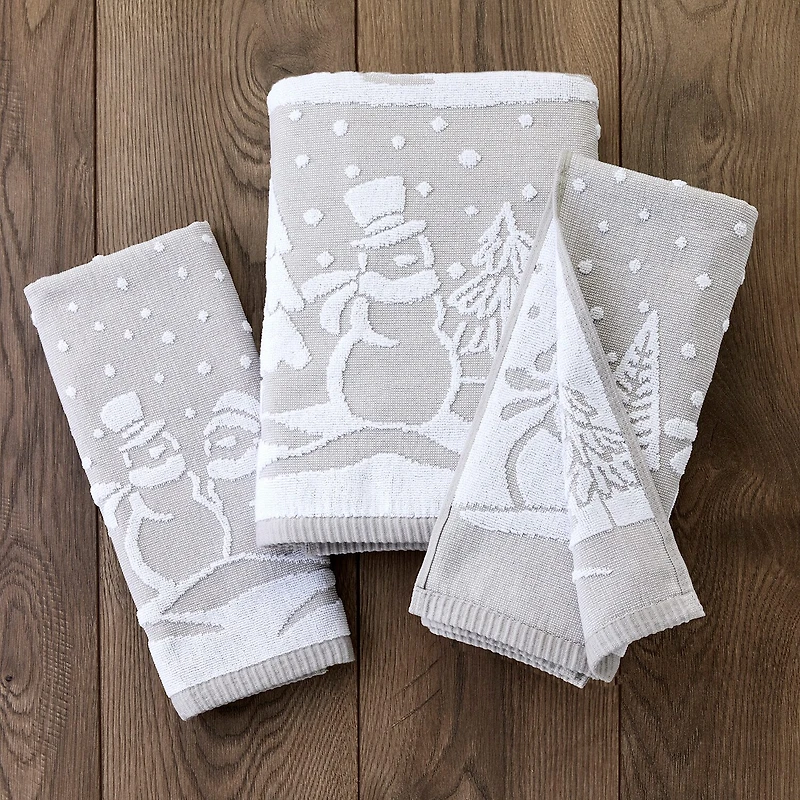 Saturday Knight Scenic Snowmen Embellished Holiday Bath Towel
