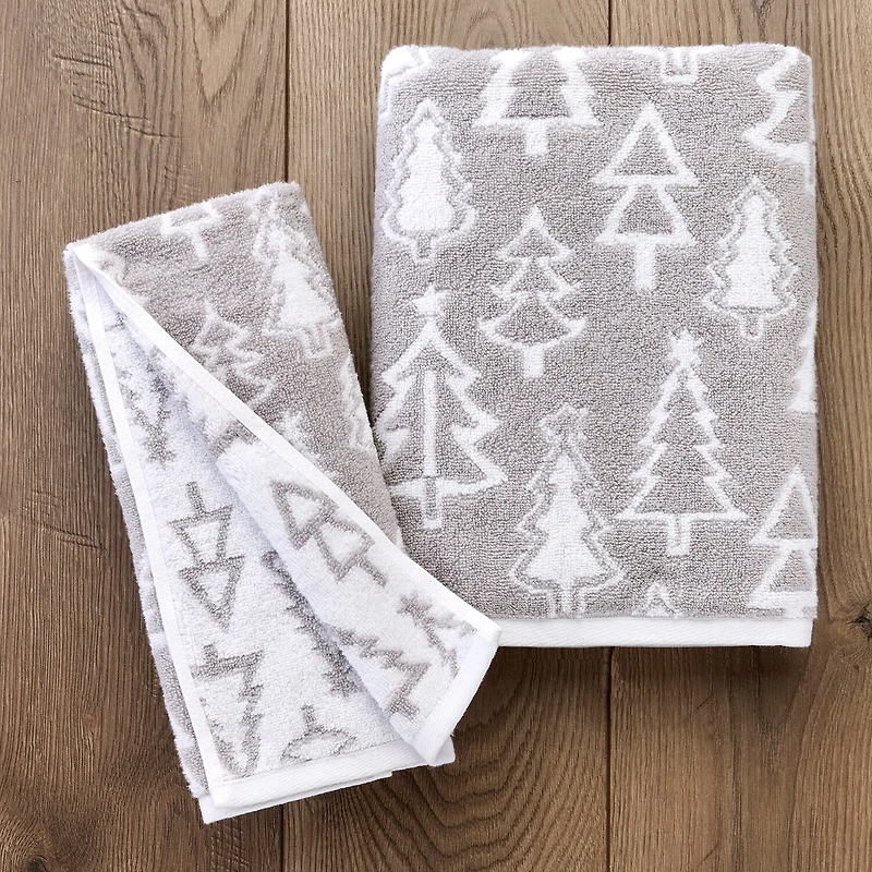 Saturday Knight Mod Tree Embellished Holiday Bath Towel