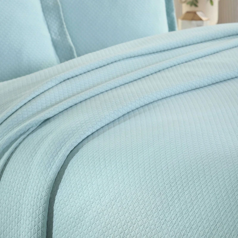 SUPERIOR® Solitaire Diamond Matelasse Geometric Jacquard Bedspread