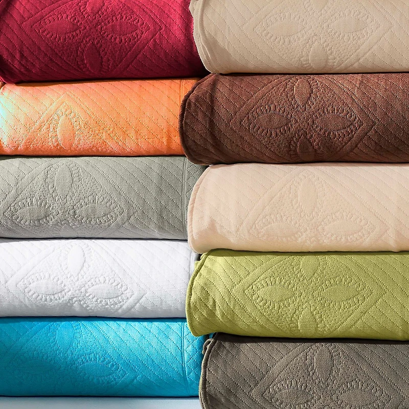 SUPERIOR® Celtic Circle Textured Woven Jacquard Bedspread with Shams